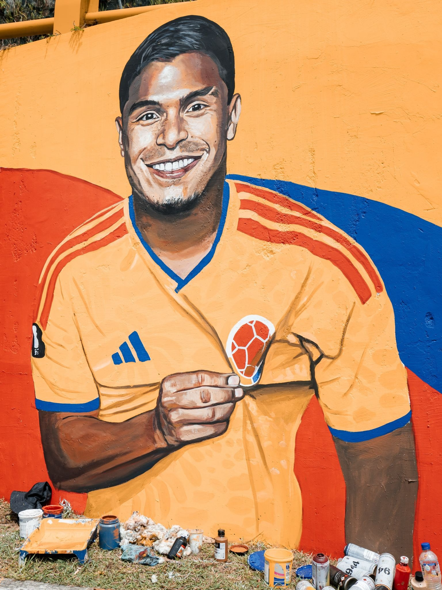 Imagen del artículo: El mural que celebra la huella de Cucho Hernández en el Mundial