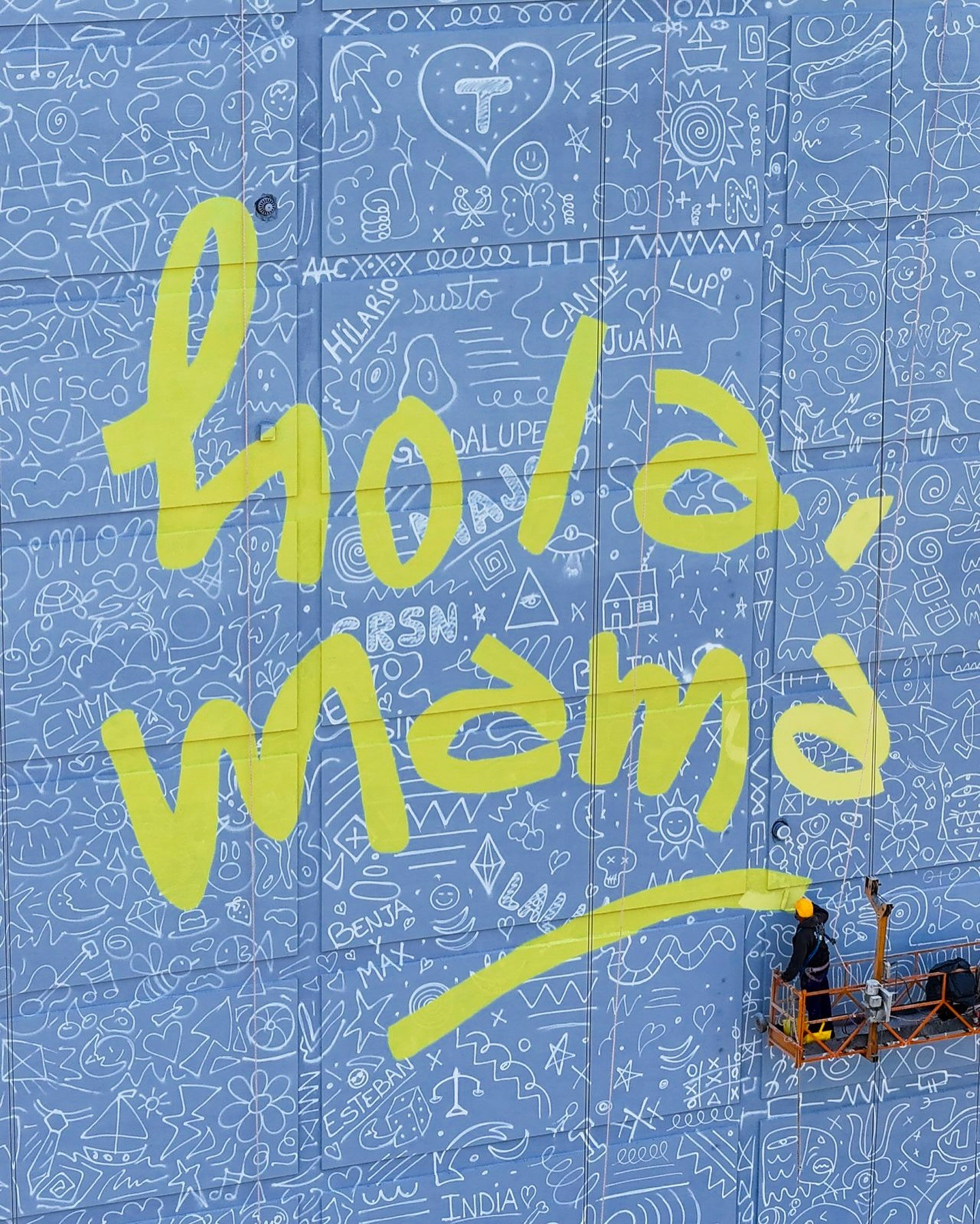 La razón por la que los muralistas hacen garabatos antes de pintar sus obras