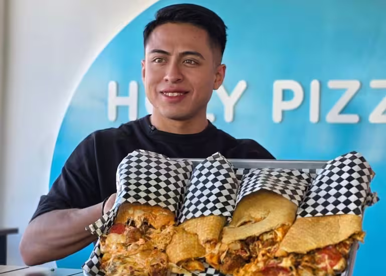 Portada de El youtuber que desafía la comida callejera en México