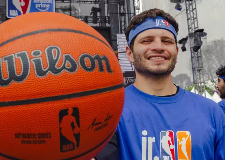 Diego Dunks, el rostro del básquet callejero de CDMX en las redes