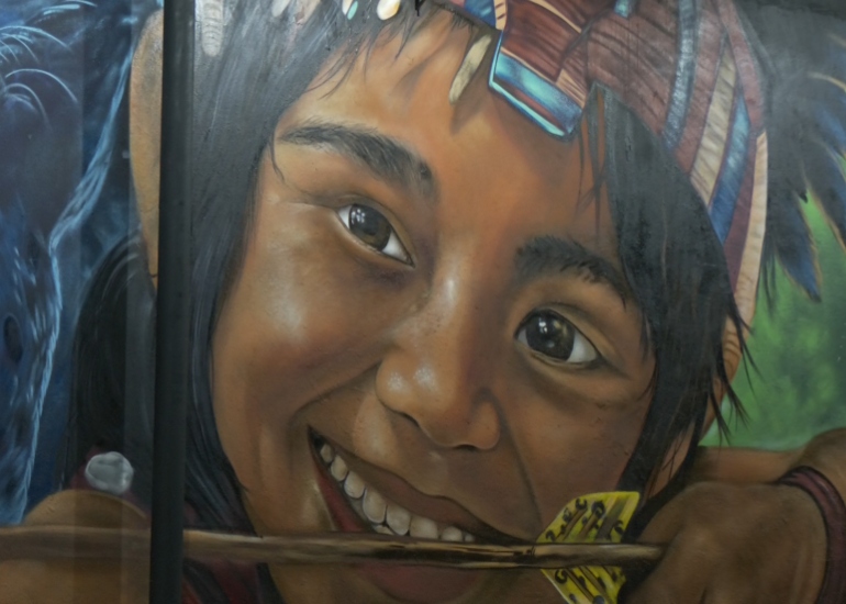 Imagen del artículo: El mural que celebra la fuerza indígena en el corazón de Posadas