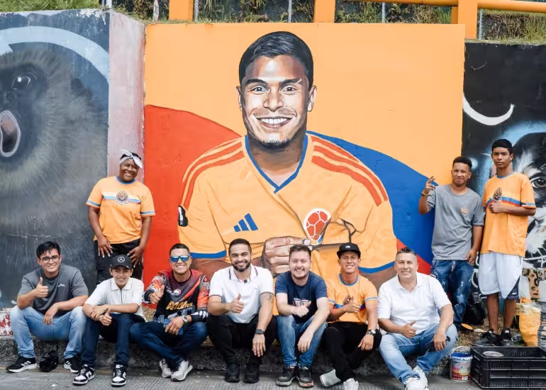 Portada de El mural que celebra la huella de Cucho Hernández en el Mundial