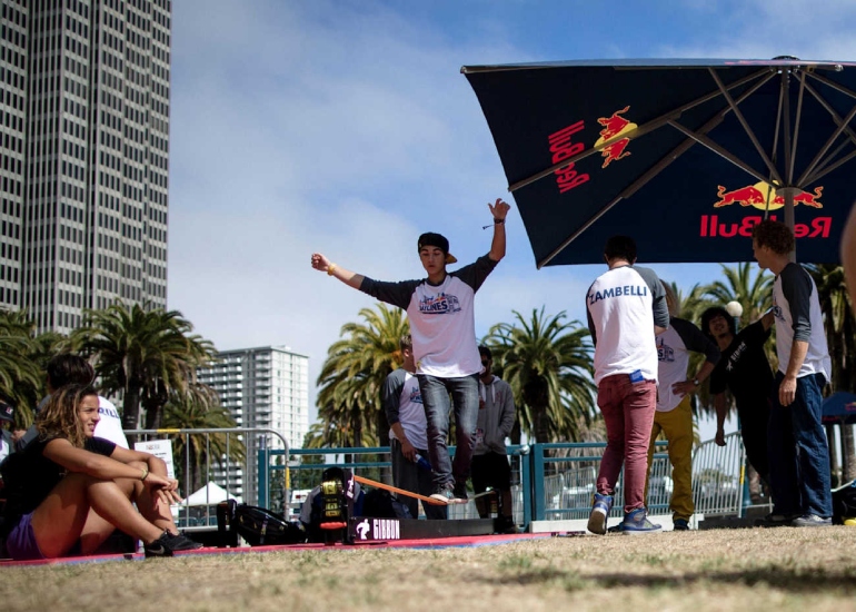Imagen del artículo: ¿Querés arrancar en slackline? Estas son las claves para dominar la cuerda