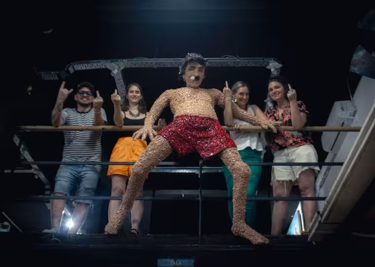 De residuo a obra: el manifiesto visual de LaMarEnCoche