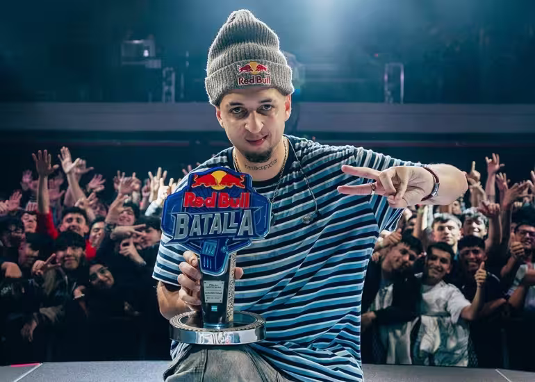 Mecha vuelve a lo más alto: bicampeón de Red Bull Batalla Argentina y boleto a la Final Internacional