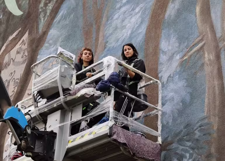 Portada de La huella femenina que redefine el muralismo argentino: Malditas Ternura