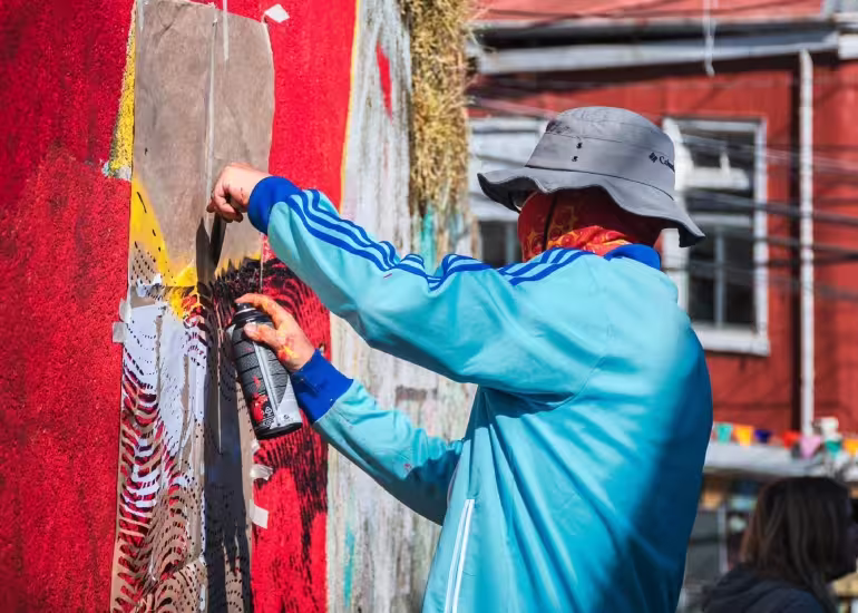Valparaíso vuelve a ser escenario del stencil con la segunda edición de Barrio en Capas