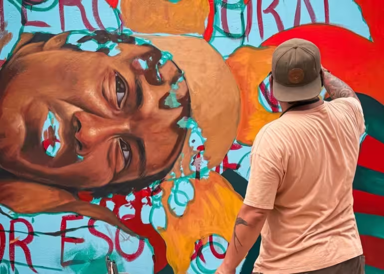 Portada de El muralista que lleva la cultura amazónica a las ciudades
