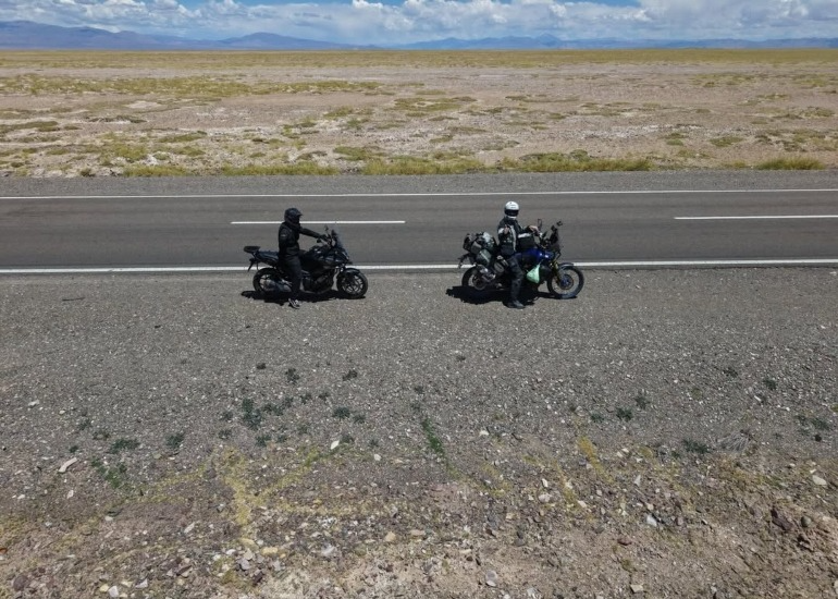 Imagen del artículo: Una moto, miles de kilómetros y un sueño: llegar al Mundial con la Selección argentina