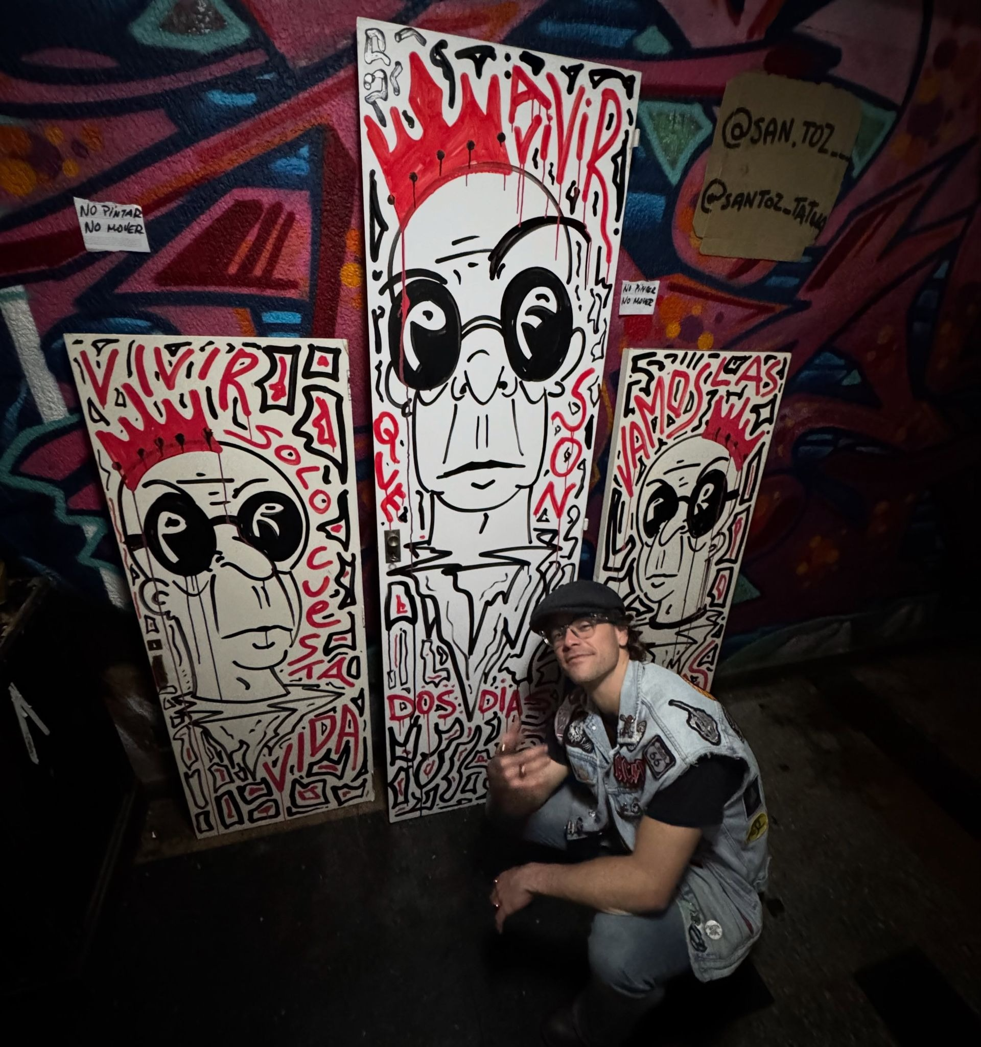 Santoz, el artista argentino que convierte la basura de Buenos Aires en obras de arte
