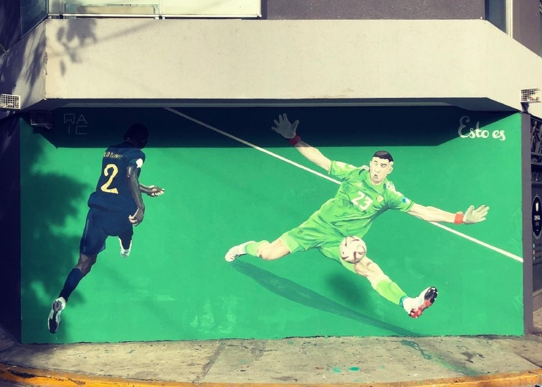 Imagen del artículo: Maic Bruera, el artista que convirtió al Dibu Martínez y a Scaloni en murales icónicos