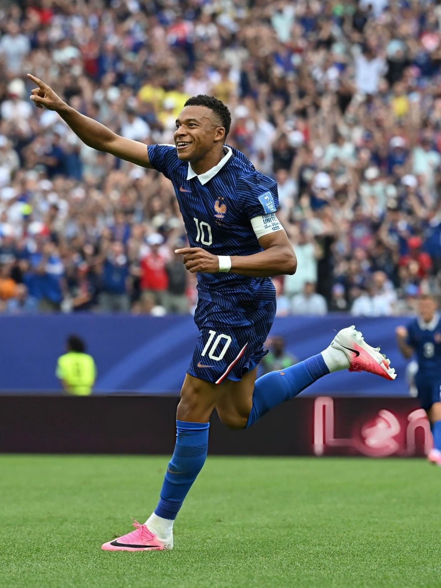 Kylian Mbappé vuelve a ser la portada de EA Sports FC 27