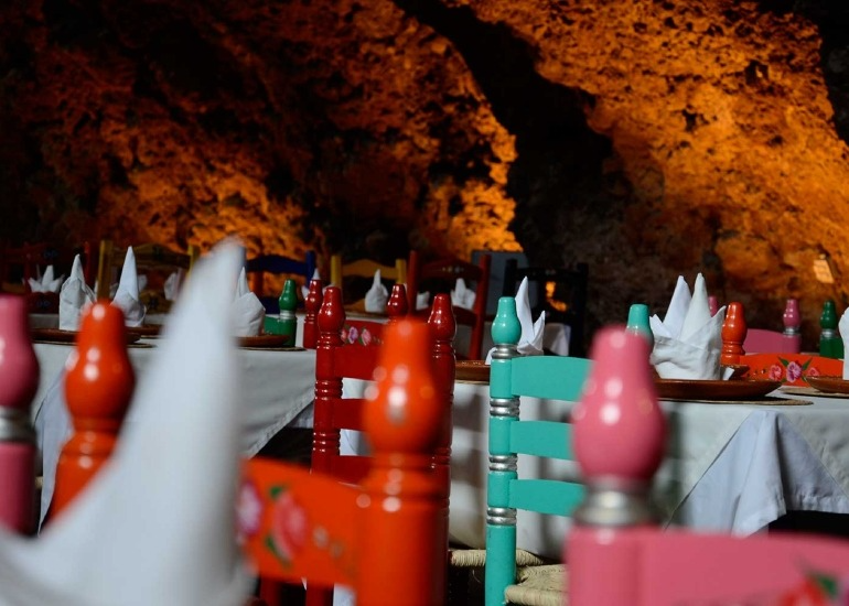 Así es La Gruta, el restaurante donde podés comer dentro de una gruta en Teotihuacán