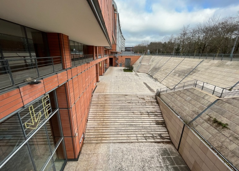 Imagen del artículo: La escalera que desafió al skateboarding mundial