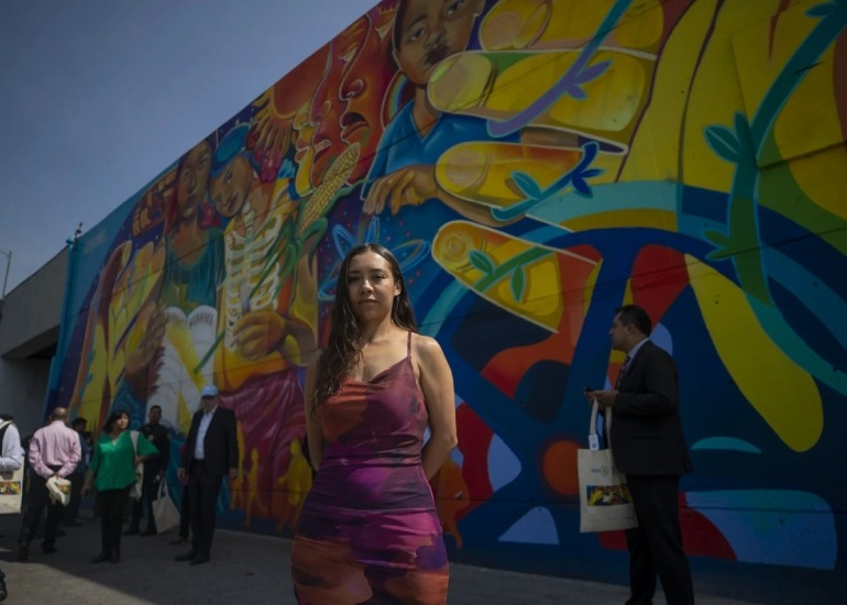 Imagen del artículo: Eva Bracamontes, la muralista mexicana que transforma el arte en reflexión