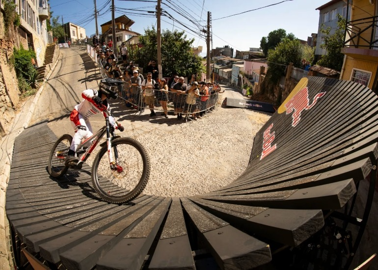 Imagen del artículo: Sebastían Holguín, el dueño de Red Bull Valparaíso Cerro Abajo