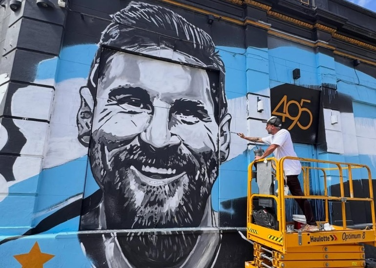 Imagen del artículo: Lionel Messi apareció en los muros de Río Cuarto