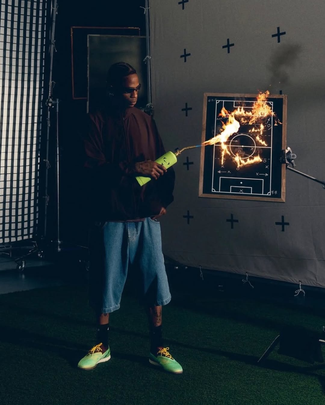 Imagen del artículo: Travis Scott x Nike hace frente a las tres tiras