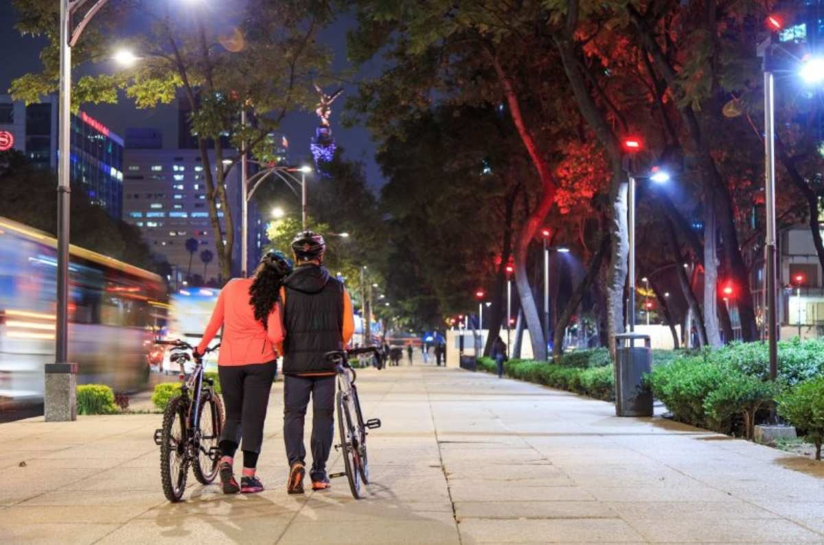 Imagen del artículo: San Valentín en bicicleta: todo sobre la rodada nocturna en CDMX