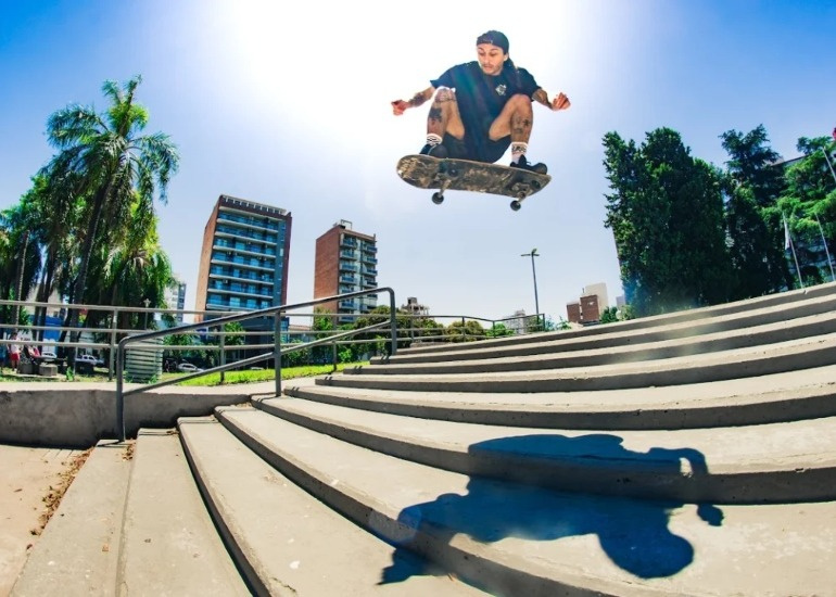 Streetwear, skate y una estética japonesa que pisa fuerte en Argentina: así es Kraken Skate Klothing