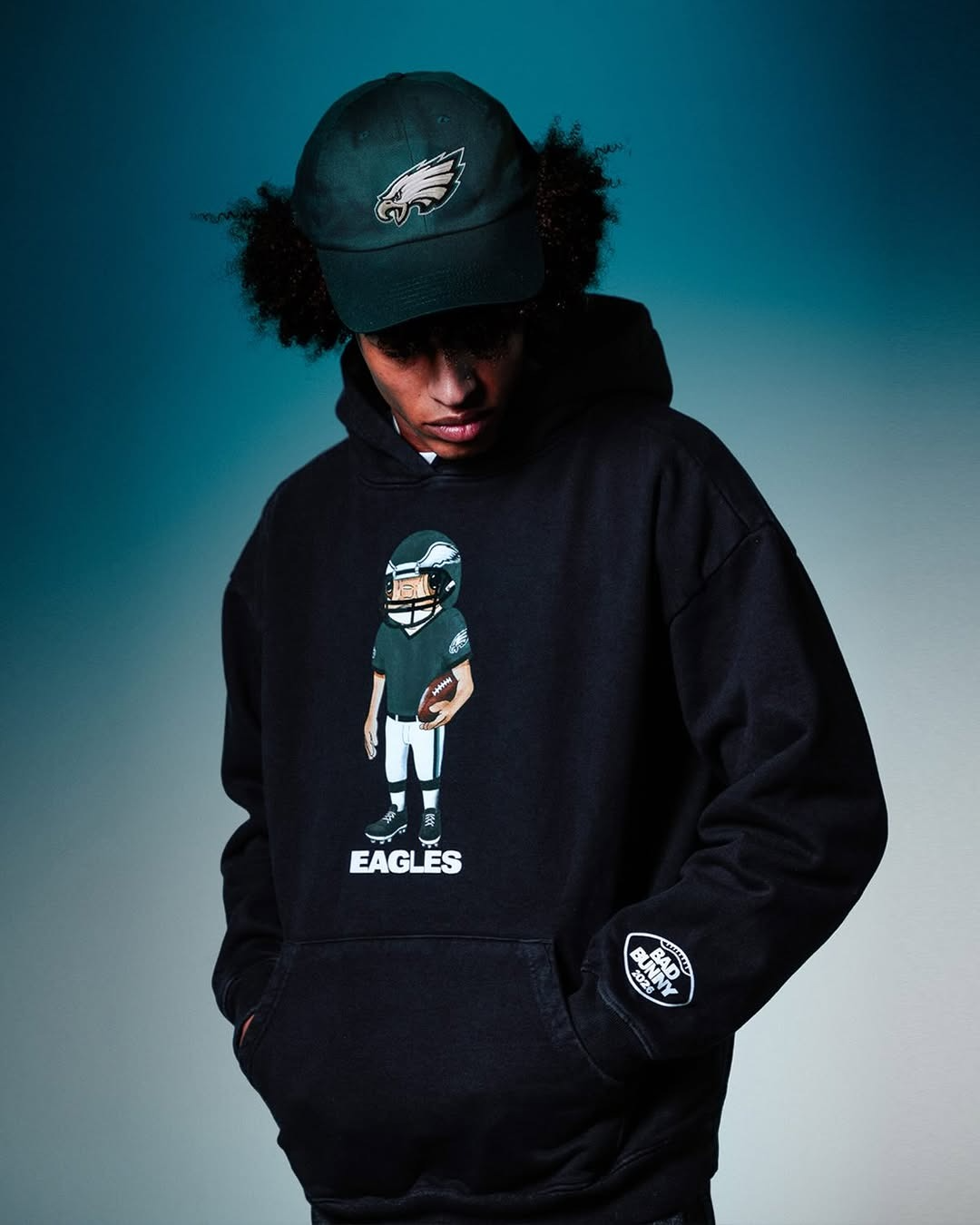 Imagen del artículo: Bad Bunny redefine el merchandising deportivo junto a la NFL