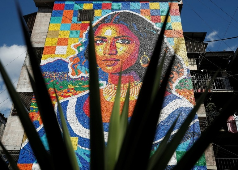 Imagen del artículo: La nueva Gioconda hecha con 100.000 tapas en El Salvador