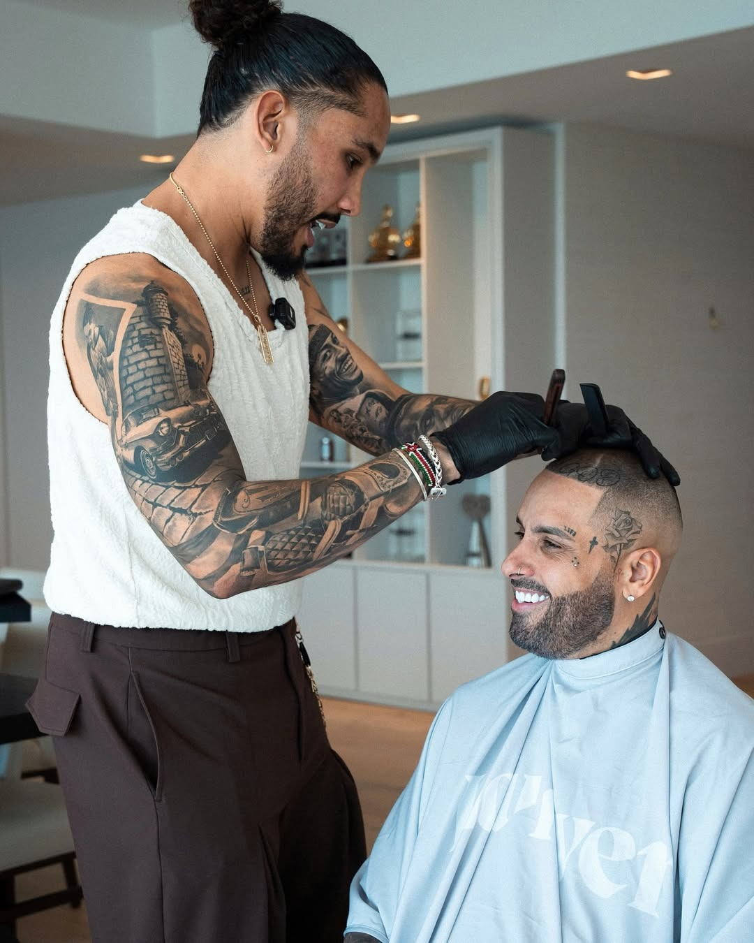 Imagen del artículo: El hombre que le corta el cabello a Nicky Jam, Lionel Messi y Bad Bunny