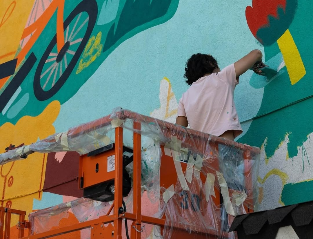 Imagen del artículo: Murales, deporte y libertad, la apuesta visual de Júlia Mota Albuquerque