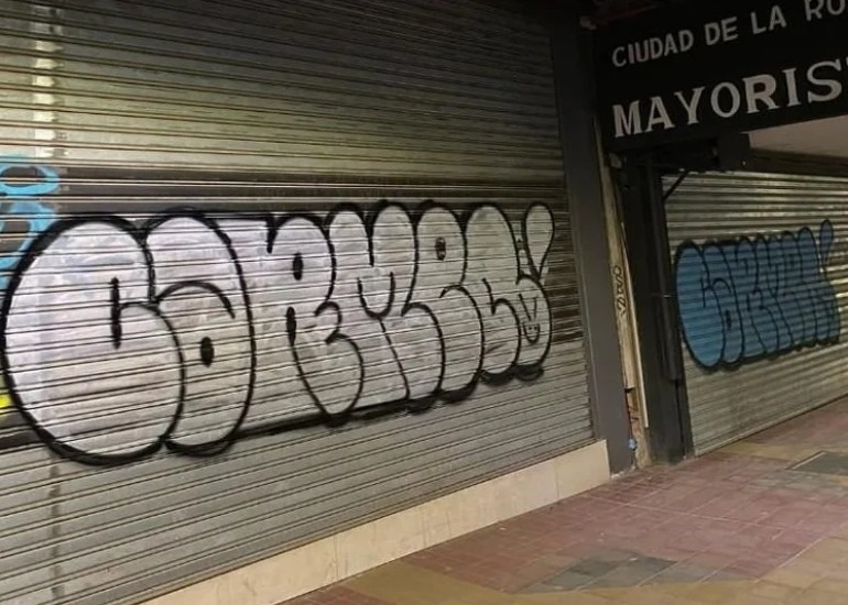 22 grafitis y una multa de hasta  src=
