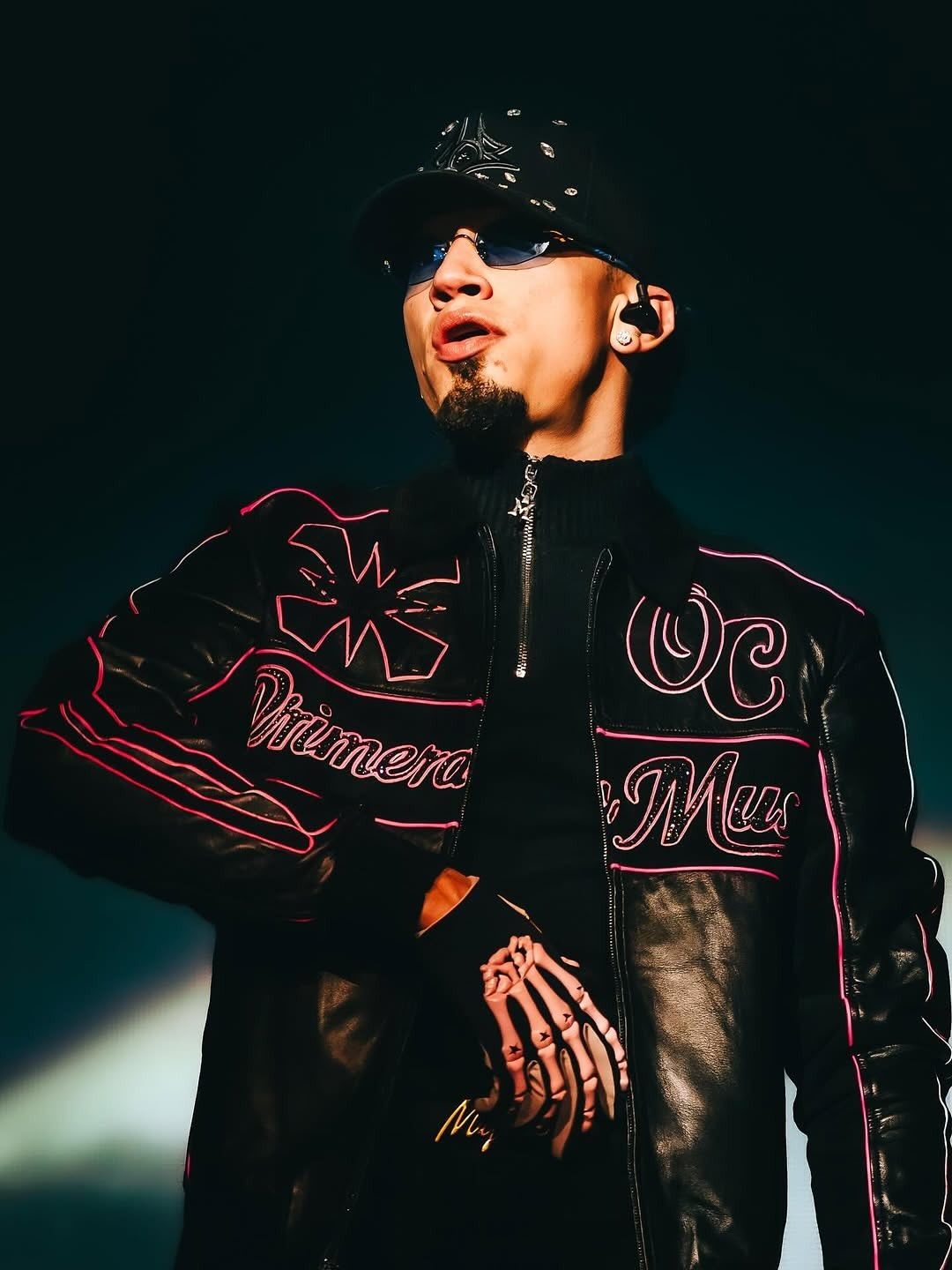 El diseñador mexicano que conquistó los escenarios de J Balvin, Feid y Maluma