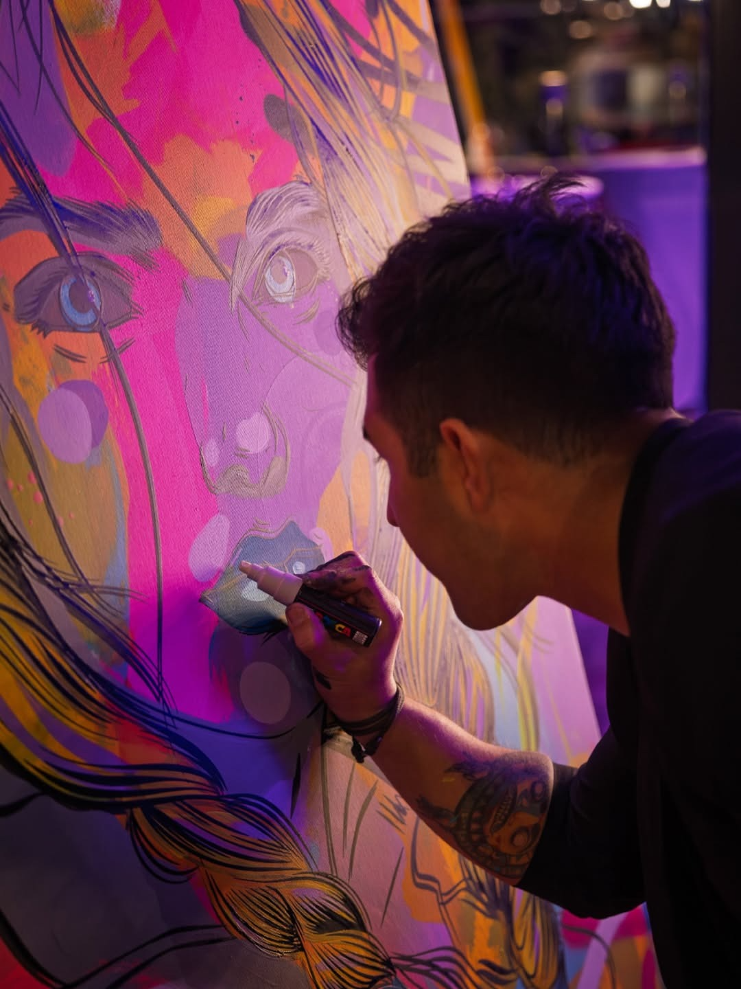 Imagen del artículo: Luis Morales y el arte fluorescente que conquistó los muros y la alta costura