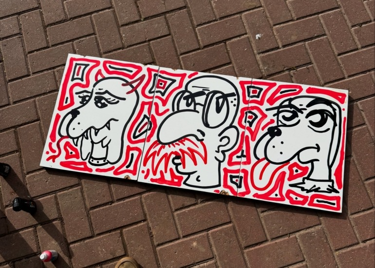 Santoz, el artista argentino que convierte la basura de Buenos Aires en obras de arte