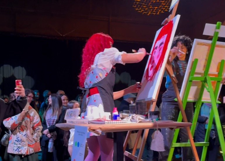 Pintura, público y creatividad en un formato que busca romper las reglas: así es Riña de Pinceles