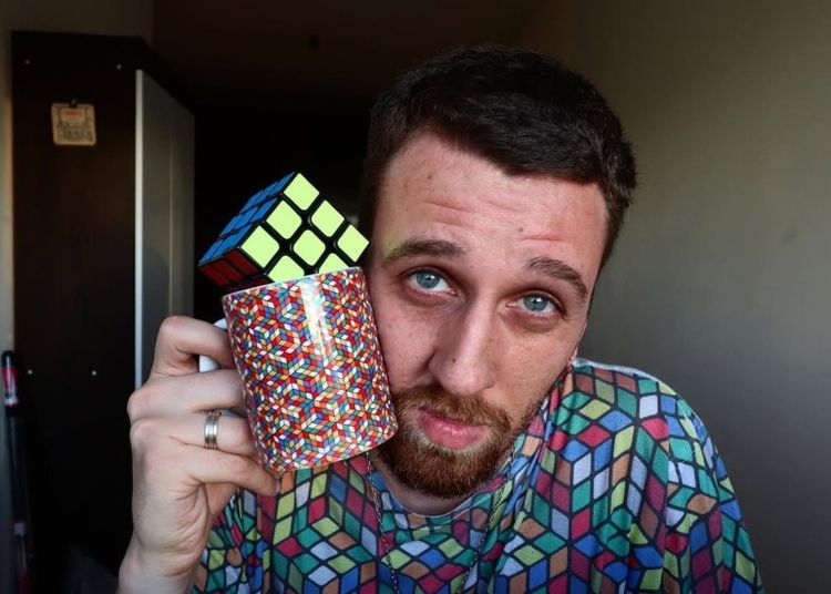 Portada de El artista que hace murales con cubos Rubik