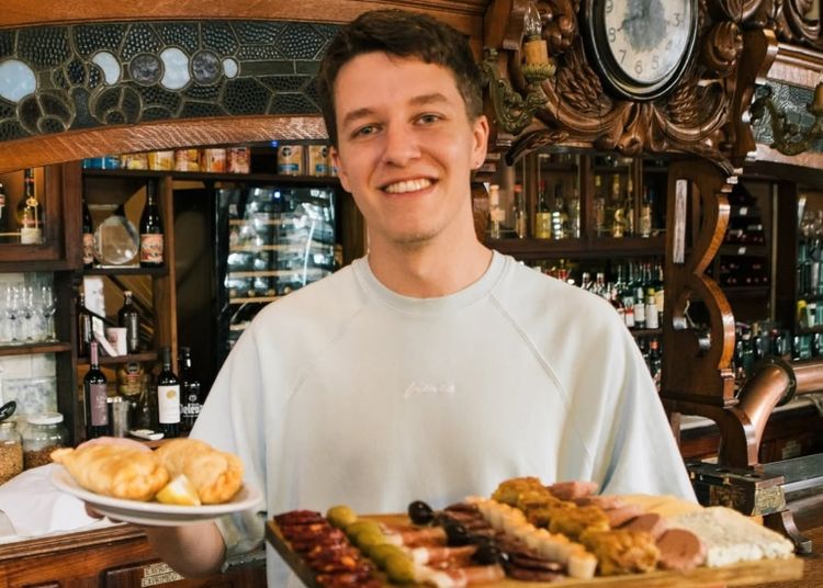 Portada de El desafío foodie que recorrió los 48 barrios de Buenos Aires a puro bodegón